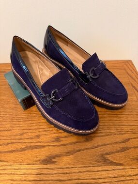 Easy Spirit Womens Blue Suede Loafers with Patent Leathee and Lug Heels